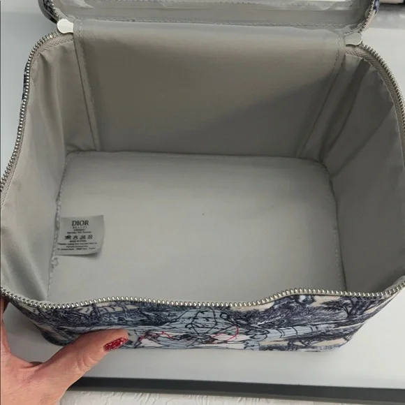 Christian Dior Beauty Around The World Mirrored Vanity Makeup Train Case NEW - Picture 8 of 11